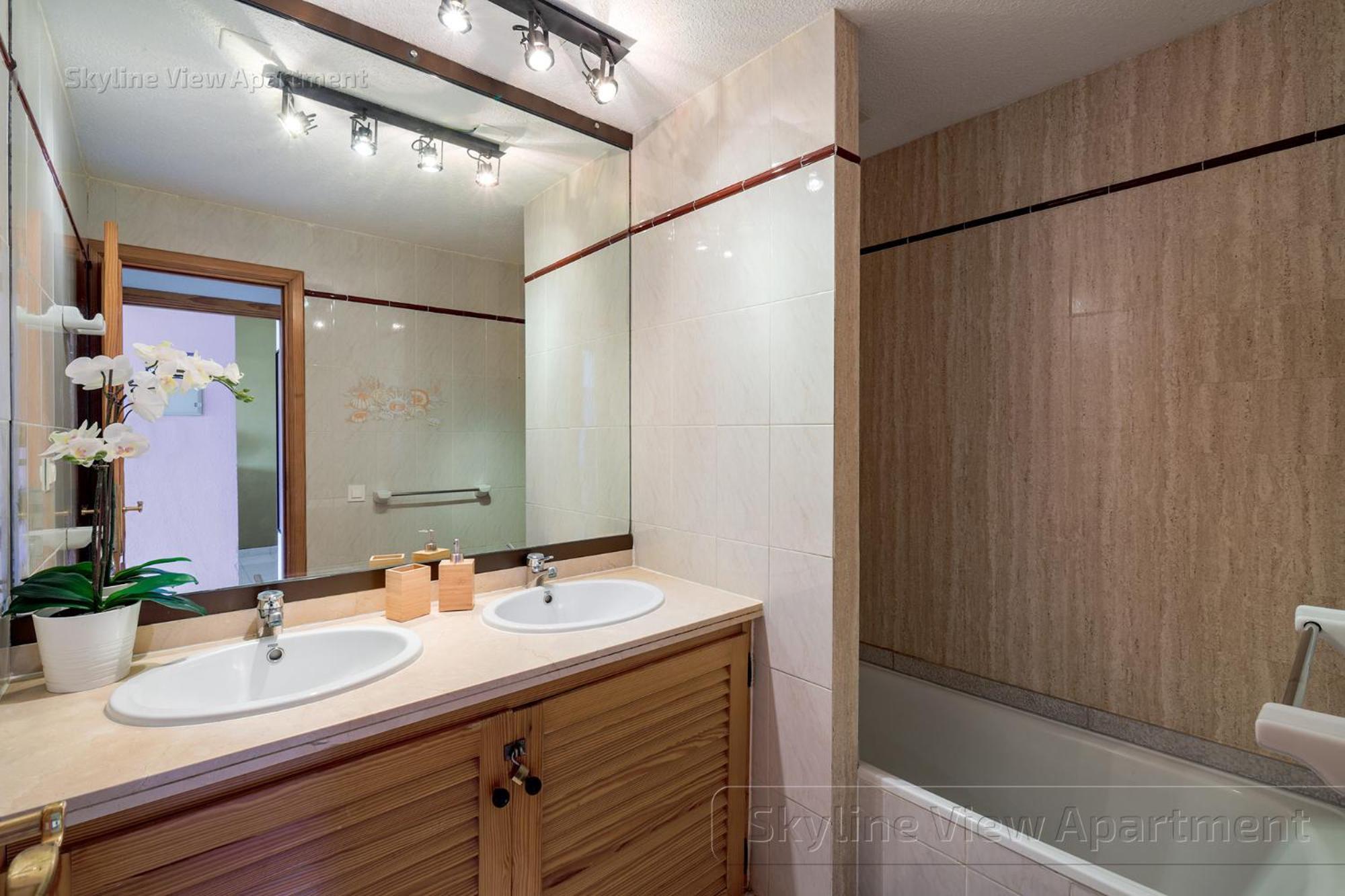 אדחה Skyline View Apartment - Free Private Parking Including & Guest Bonus מראה חיצוני תמונה